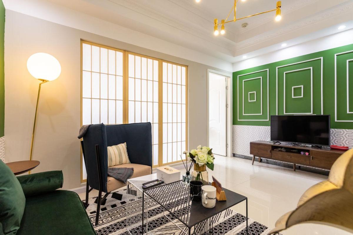 Wuhan Hongshan-Guanggu Square- Locals Apartment 00157650 エクステリア 写真