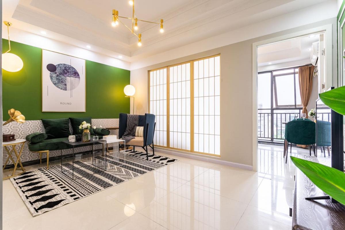Wuhan Hongshan-Guanggu Square- Locals Apartment 00157650 エクステリア 写真